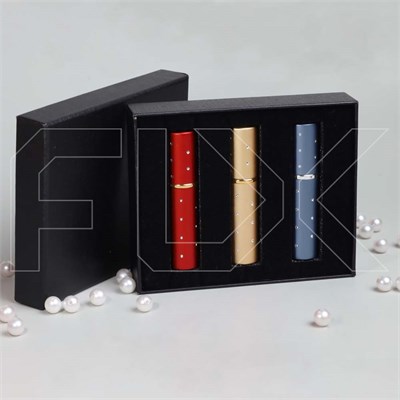 Коробочка с черной бархатной вкладкой для помадок 5 мл, черный 0_K015-135x110x30 (P001-5) BLACK VELVET - фото 18127